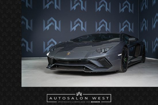 Lamborghini Aventador S bei Autosalon West in 